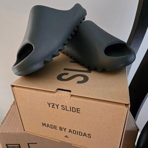 NIB adidas yzy Onyx slide size 10